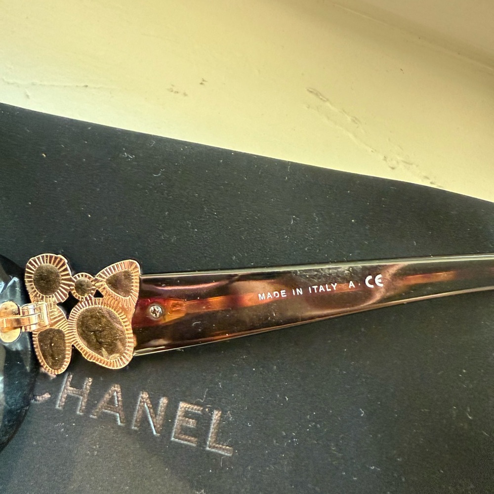 Vintage Chanel Black Sunglasses with Gold Accents - Picture 4 of 7